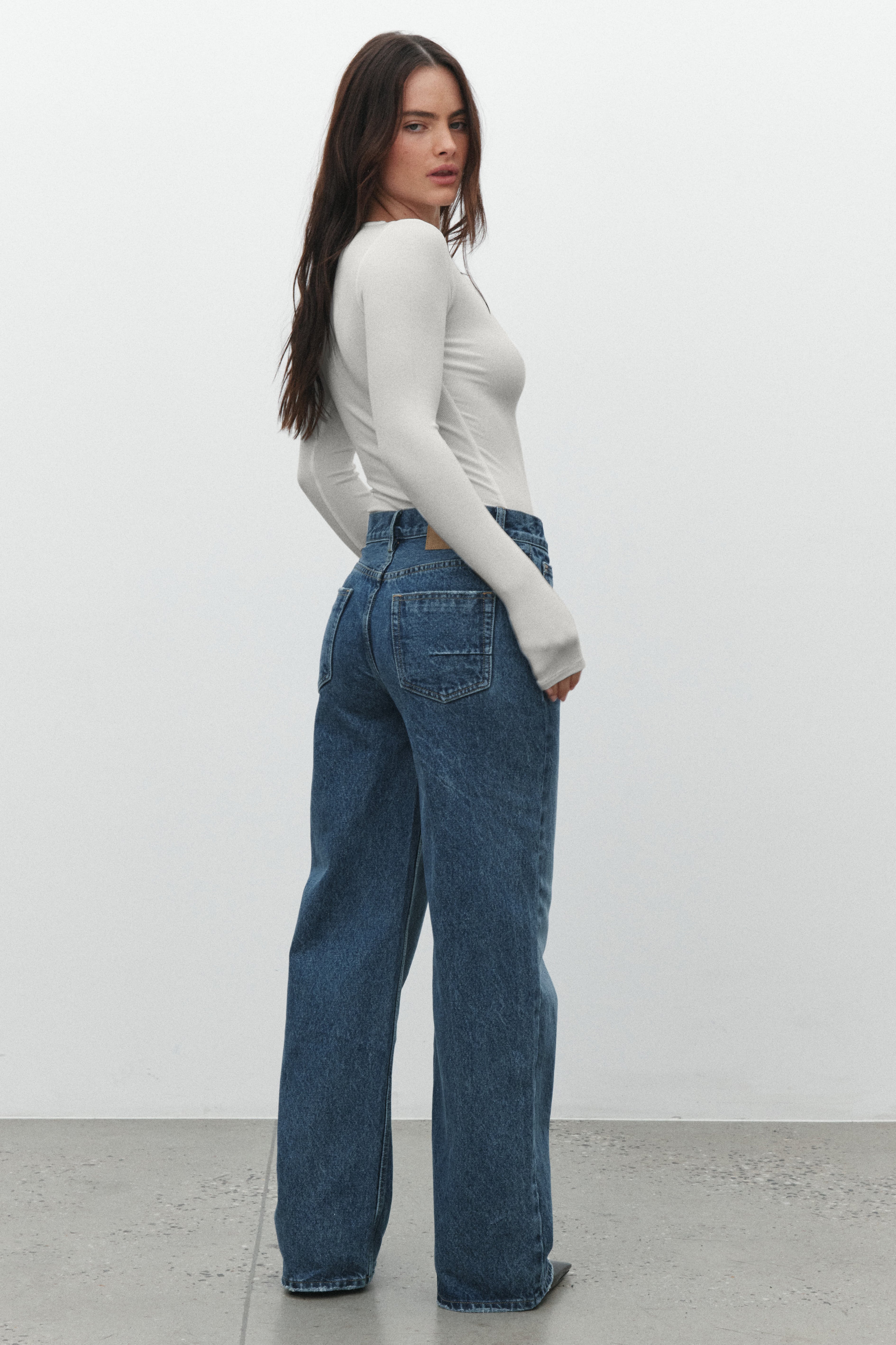Faelina | Beigefarbener Body mit Rundhals