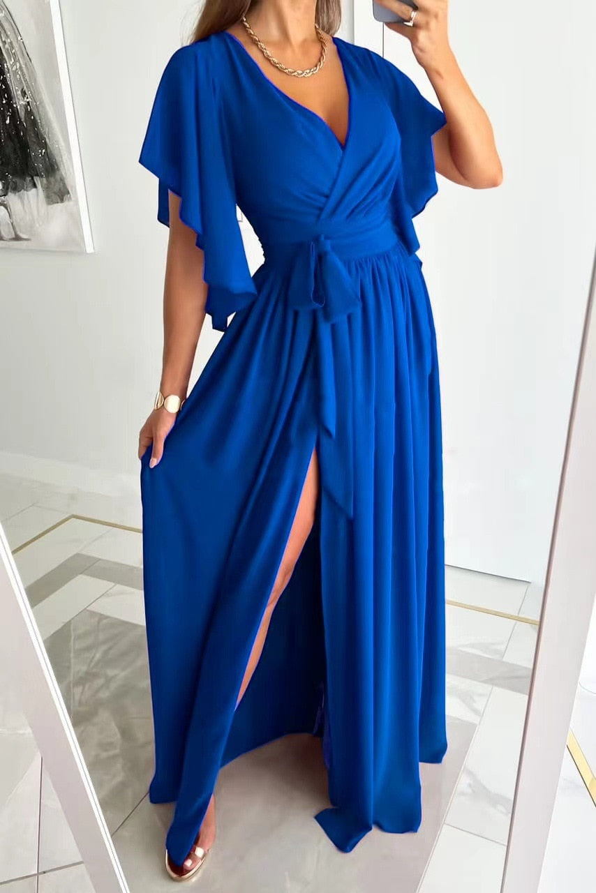 Elegantes Kleid mit Rüschen und Schlitz für Damen