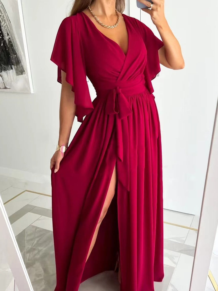 Elegantes Kleid mit Rüschen und Schlitz für Damen