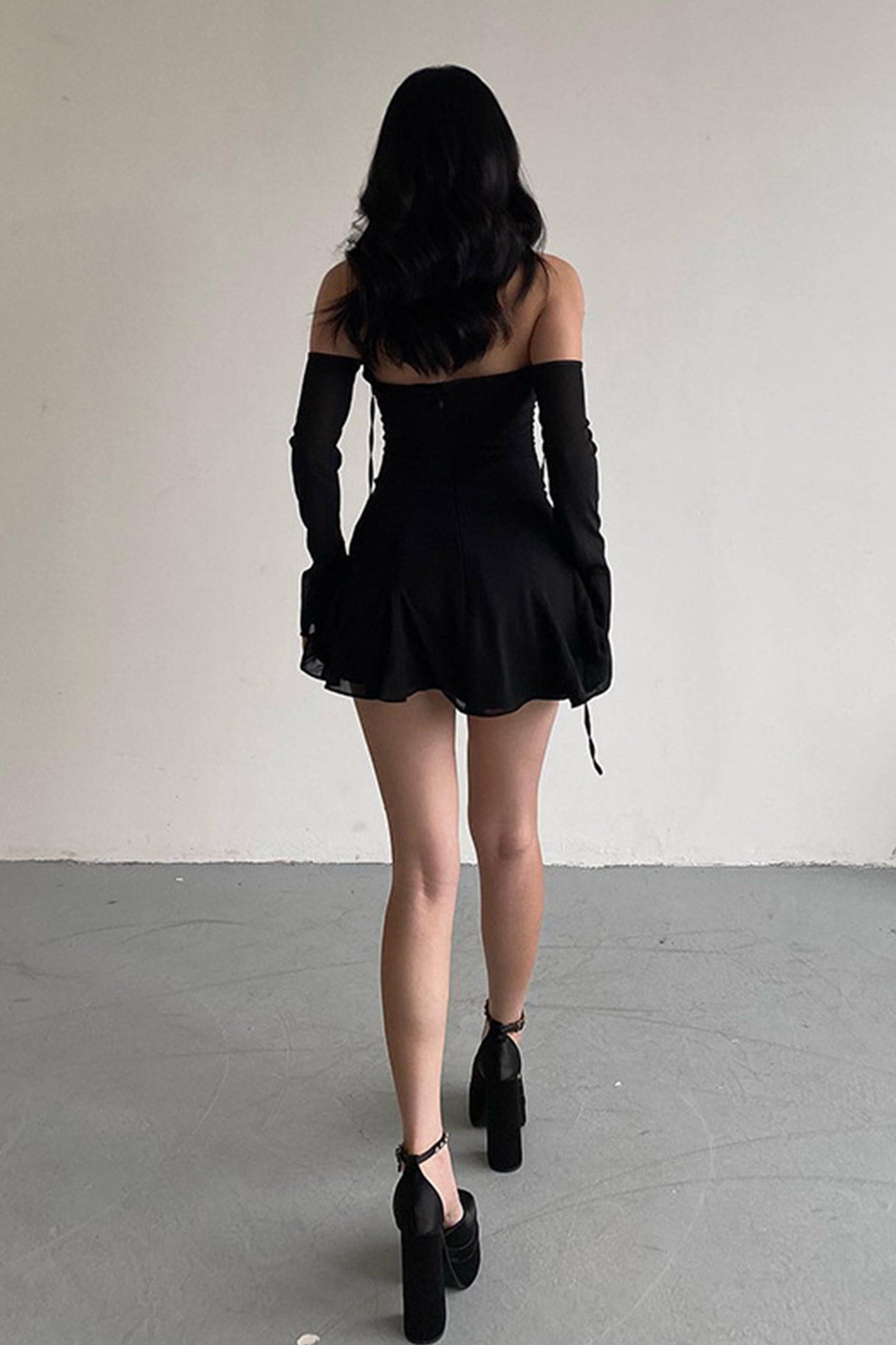 Aylen | Schulterfreies Minikleid mit Schleife