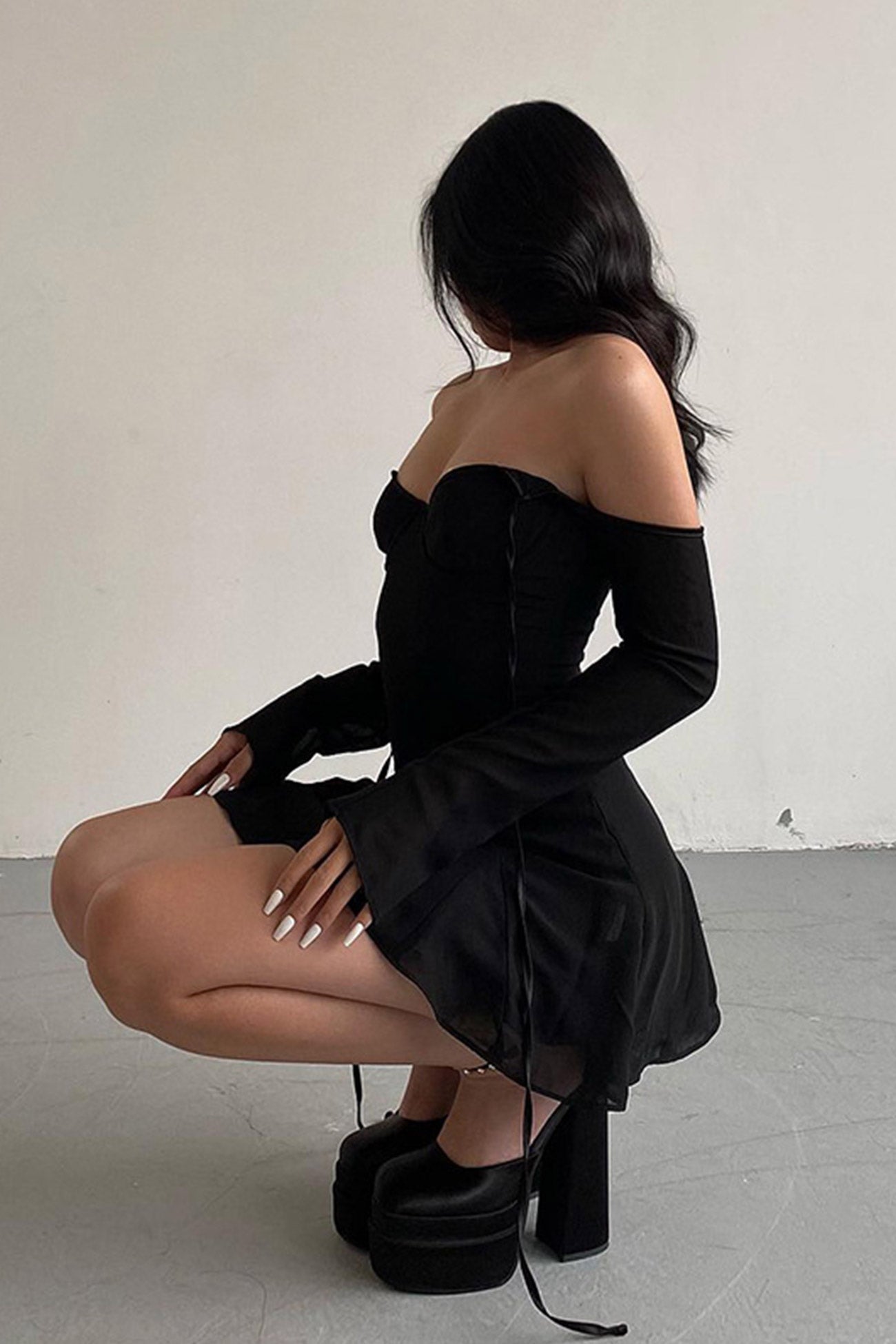 Aylen | Schulterfreies Minikleid mit Schleife