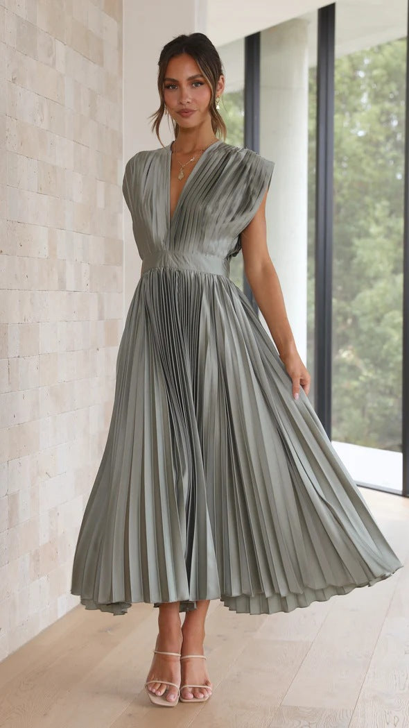 Dorelith | Plissiertes Maxikleid mit V-Ausschnitt