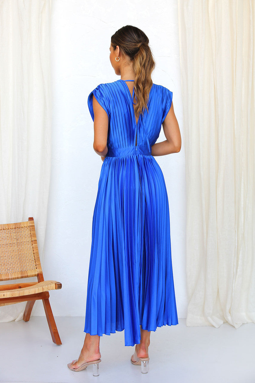 Dorelith | Plissiertes Maxikleid mit V-Ausschnitt