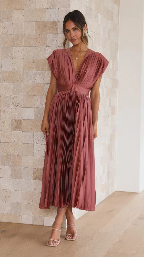 Dorelith | Plissiertes Maxikleid mit V-Ausschnitt