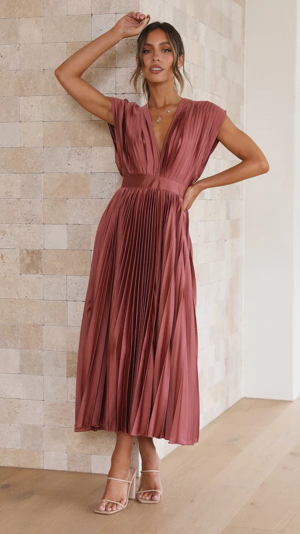 Dorelith | Plissiertes Maxikleid mit V-Ausschnitt