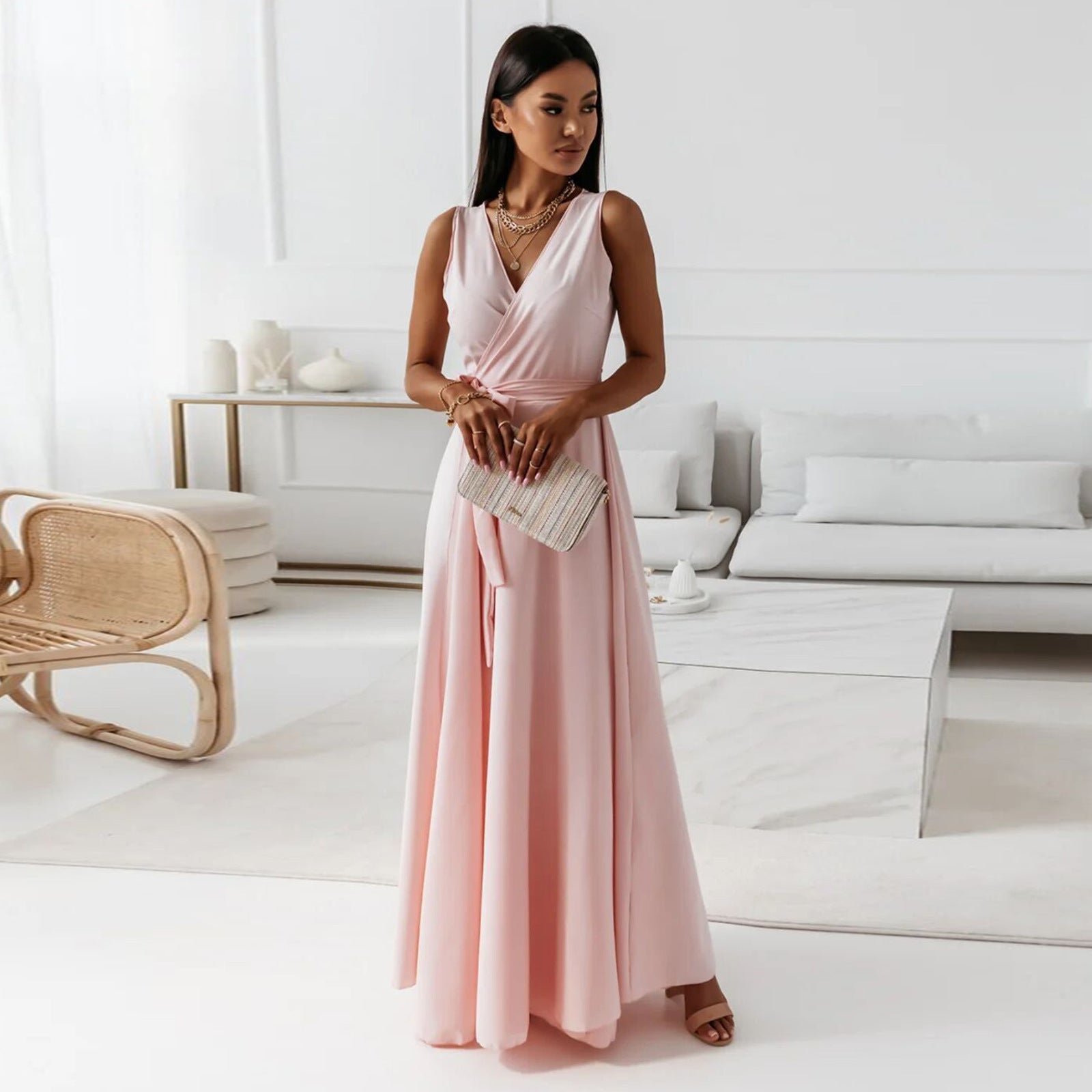 Anmutiges fließendes Maxikleid mit skulpturaler Silhouette für Damen