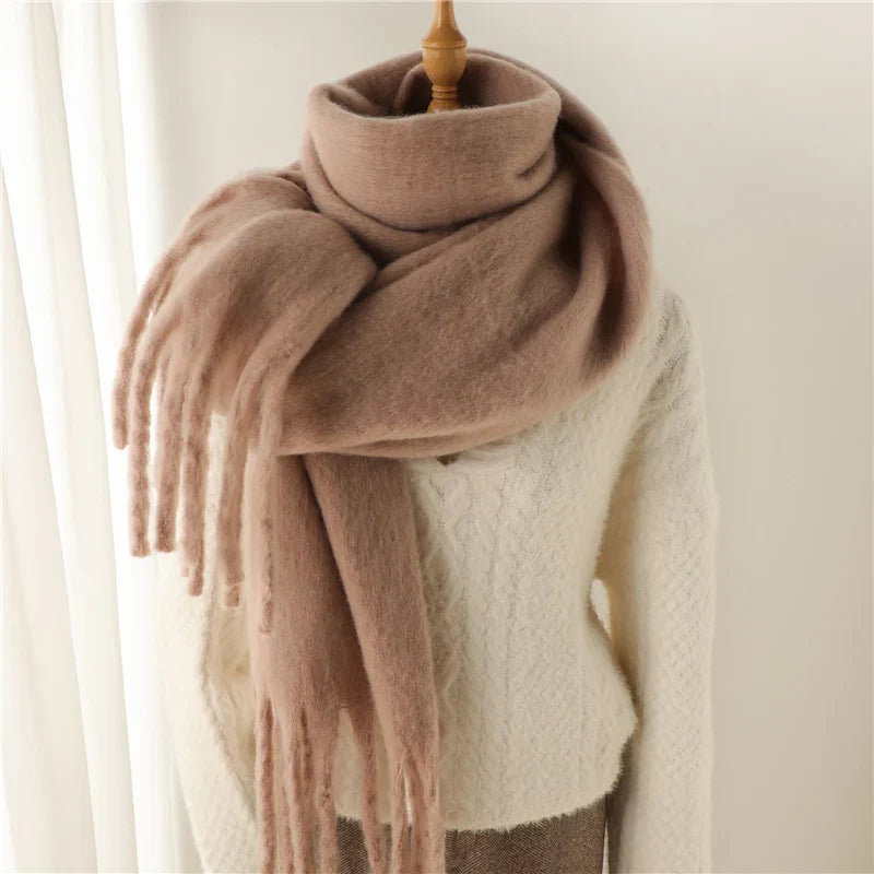 Warmer Winterschal mit großen Quasten für Damen