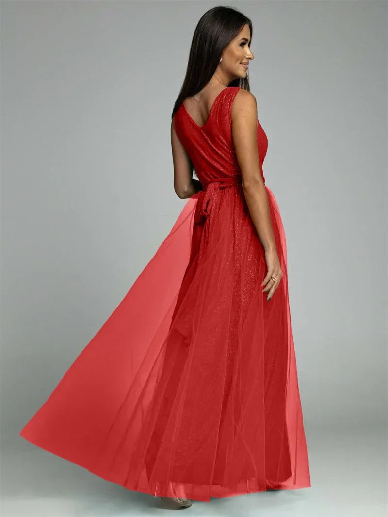 Kleid Mit V-Ausschnitt Und Zeitloser Silhouette Für Frauen