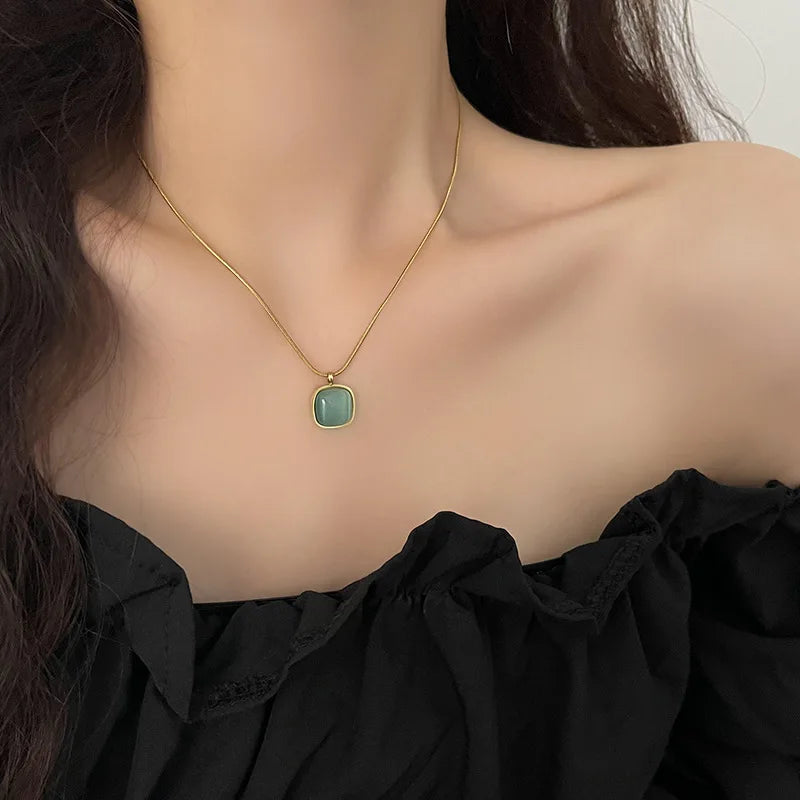 Chique Halskette mit Grünem Stein für Damen