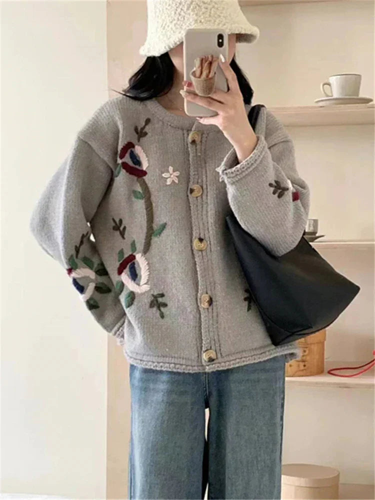 Schicke Bestickte Strickweste Für Mühelosen Stil Und Wärme Für Frauen