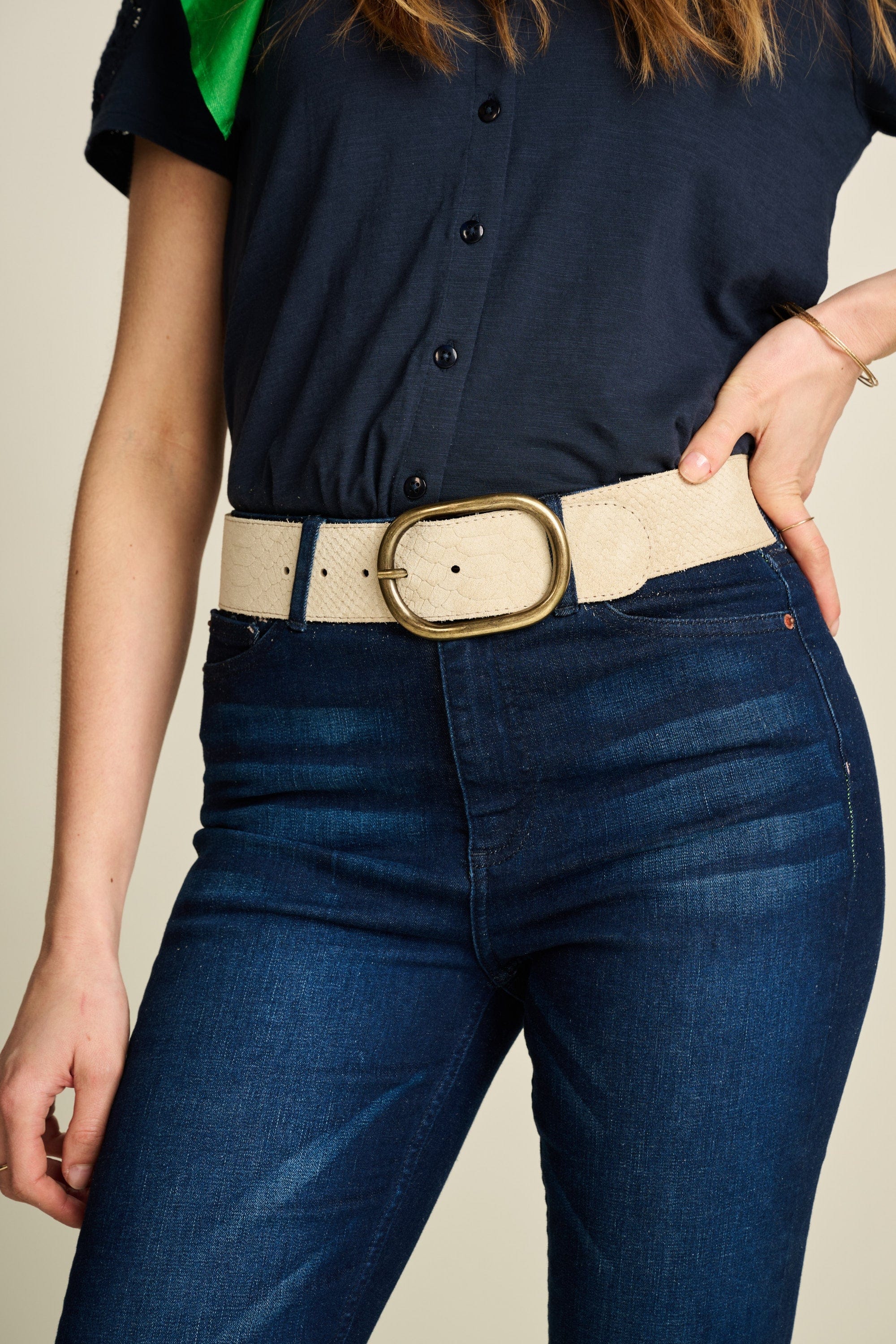 Ecru mit goldener Schnalle für Damen