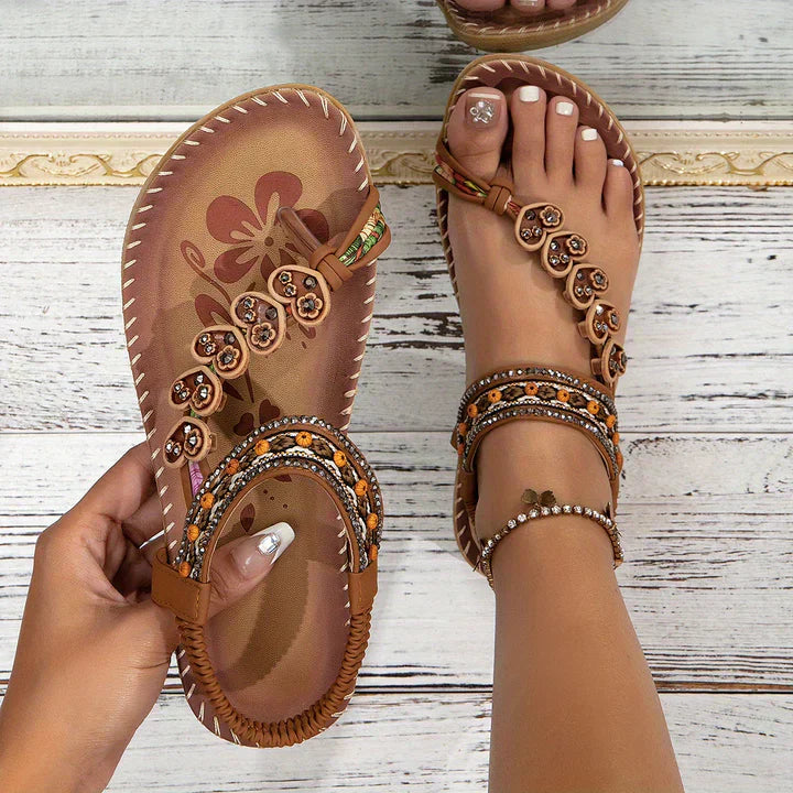 Delindra | Sandalen mit Blumenverzierung