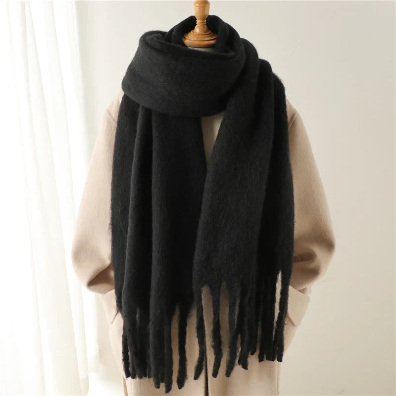 Warmer Winterschal mit großen Quasten für Damen