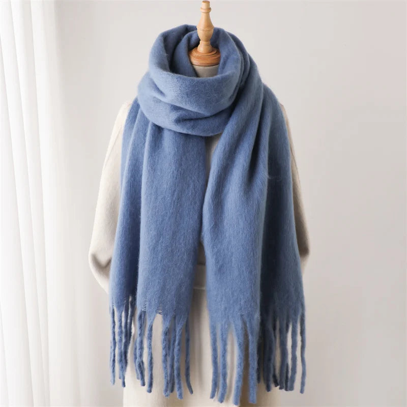 Warmer Winterschal mit großen Quasten für Damen
