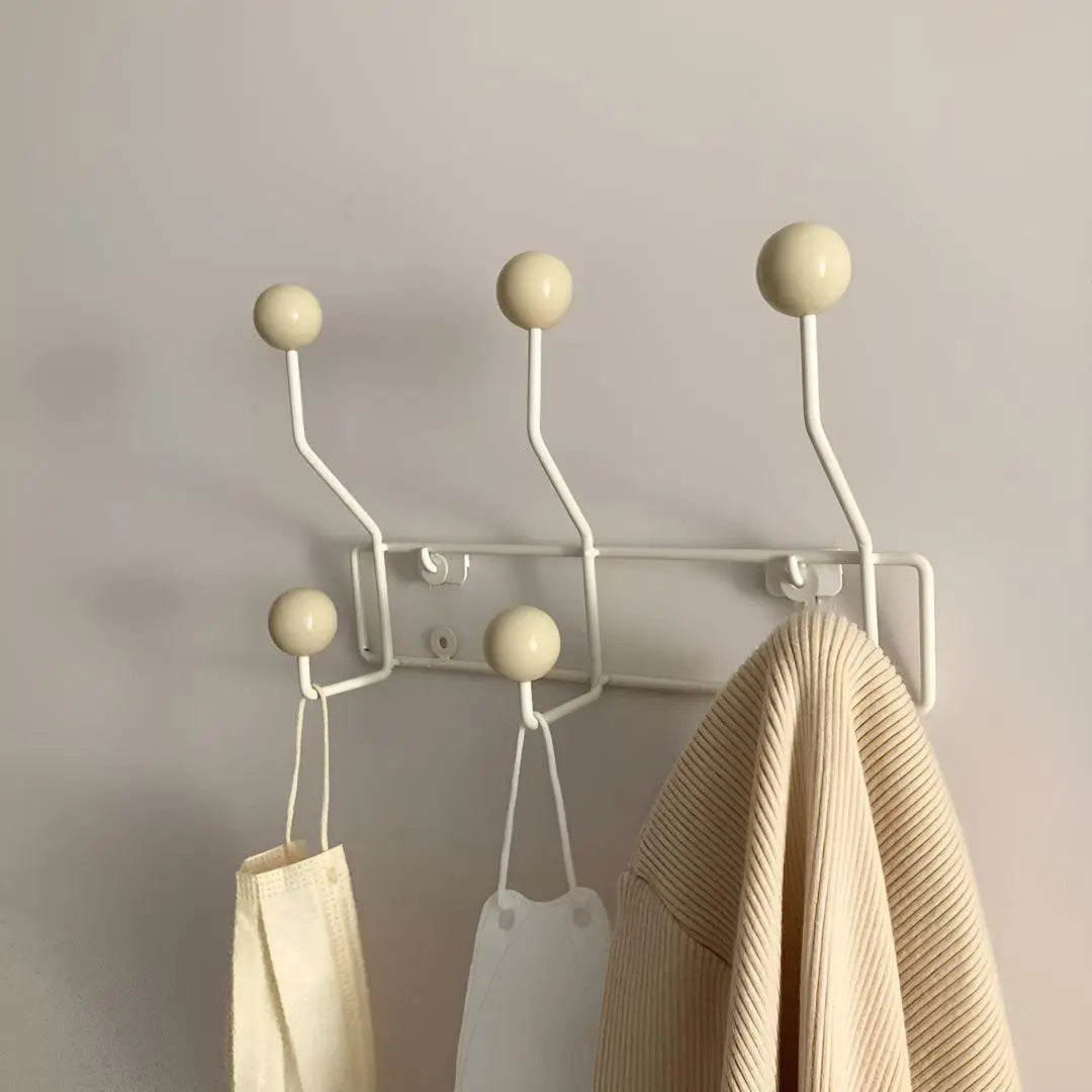 Gusseisen Garderobe – Mid-Century-Stil für Flur & Schlafzimmer product image 1