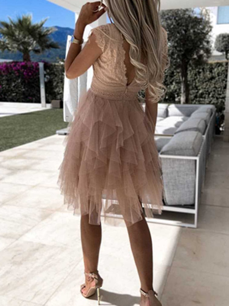 Glamouröses Cocktailkleid mit schickem Charme für Damen