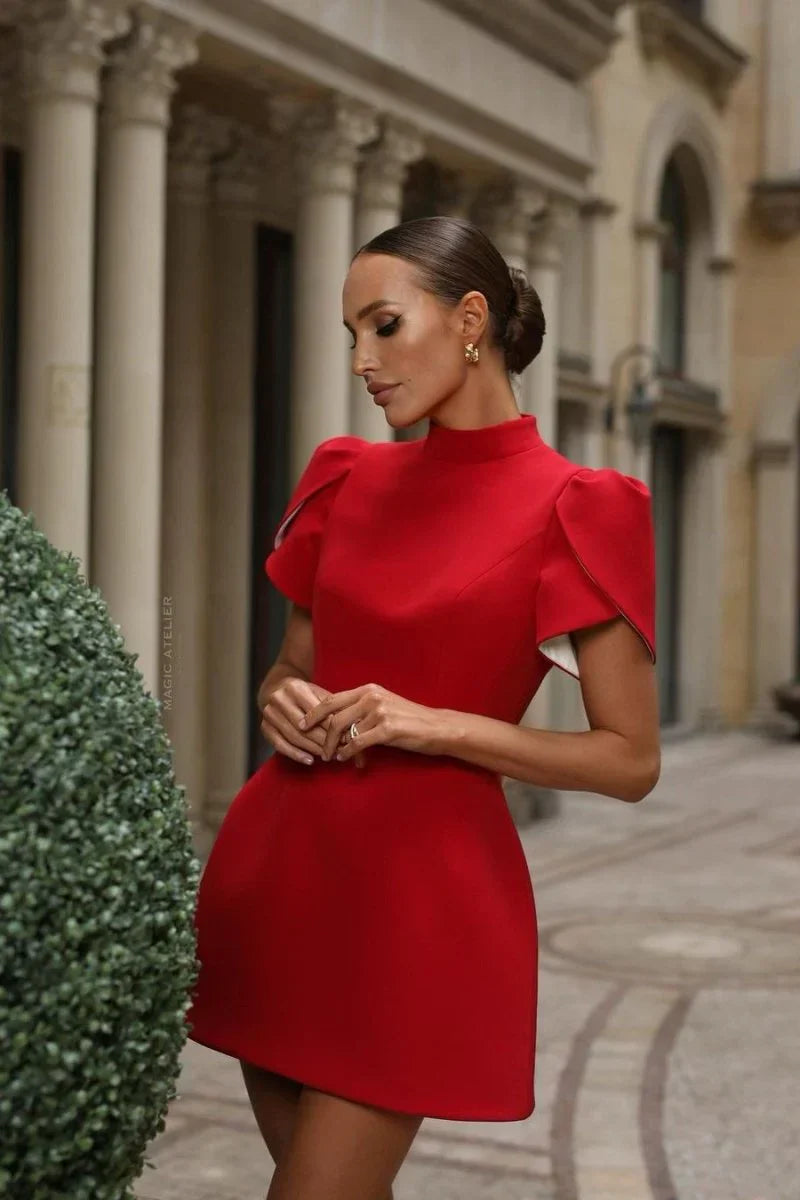 Ayani | Ausgeschnittenes Minikleid mit Schleifenknoten
