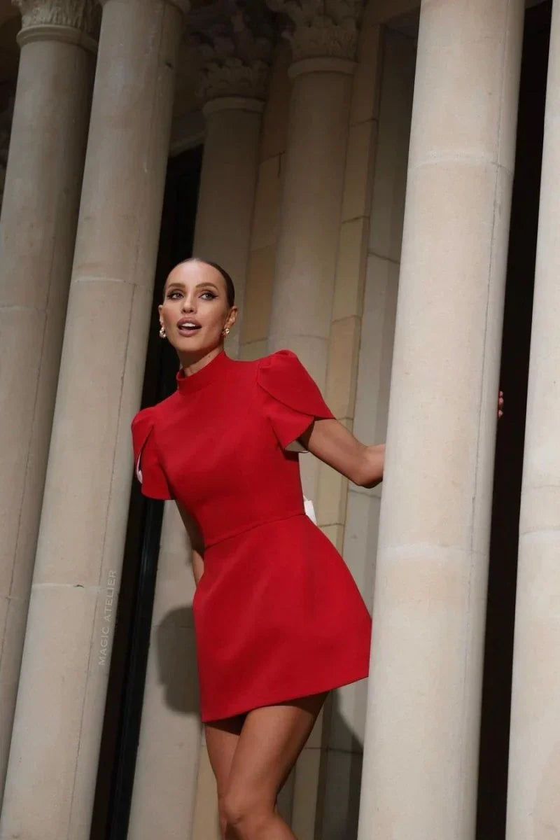 Ayani | Ausgeschnittenes Minikleid mit Schleifenknoten