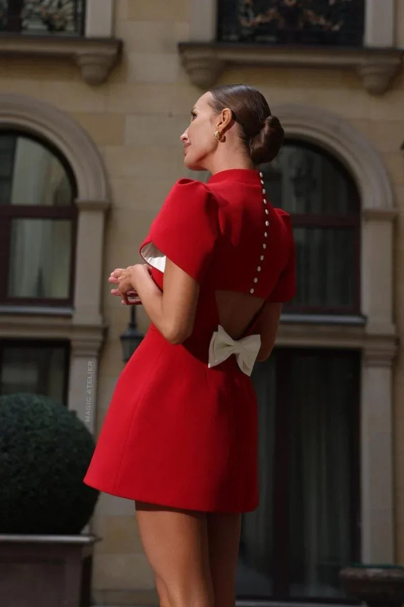Ayani | Ausgeschnittenes Minikleid mit Schleifenknoten