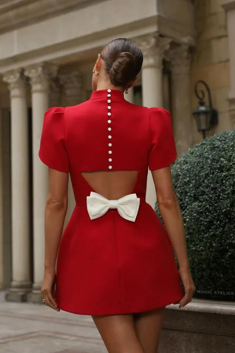 Ayani | Ausgeschnittenes Minikleid mit Schleifenknoten