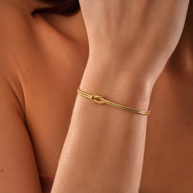 Liebesknoten Armband mit elegantem Charme für Damen