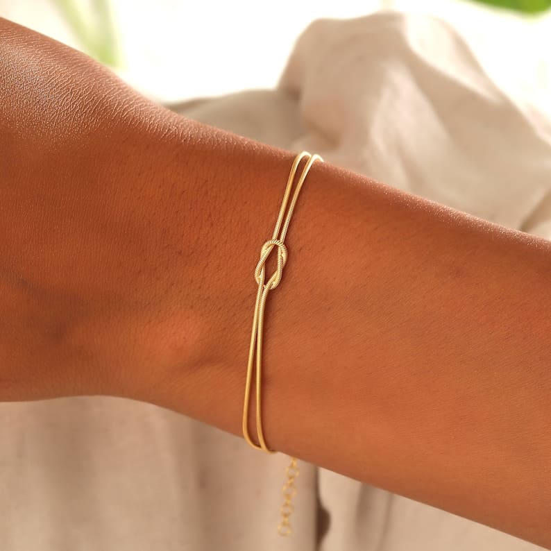 Liebesknoten Armband mit elegantem Charme für Damen