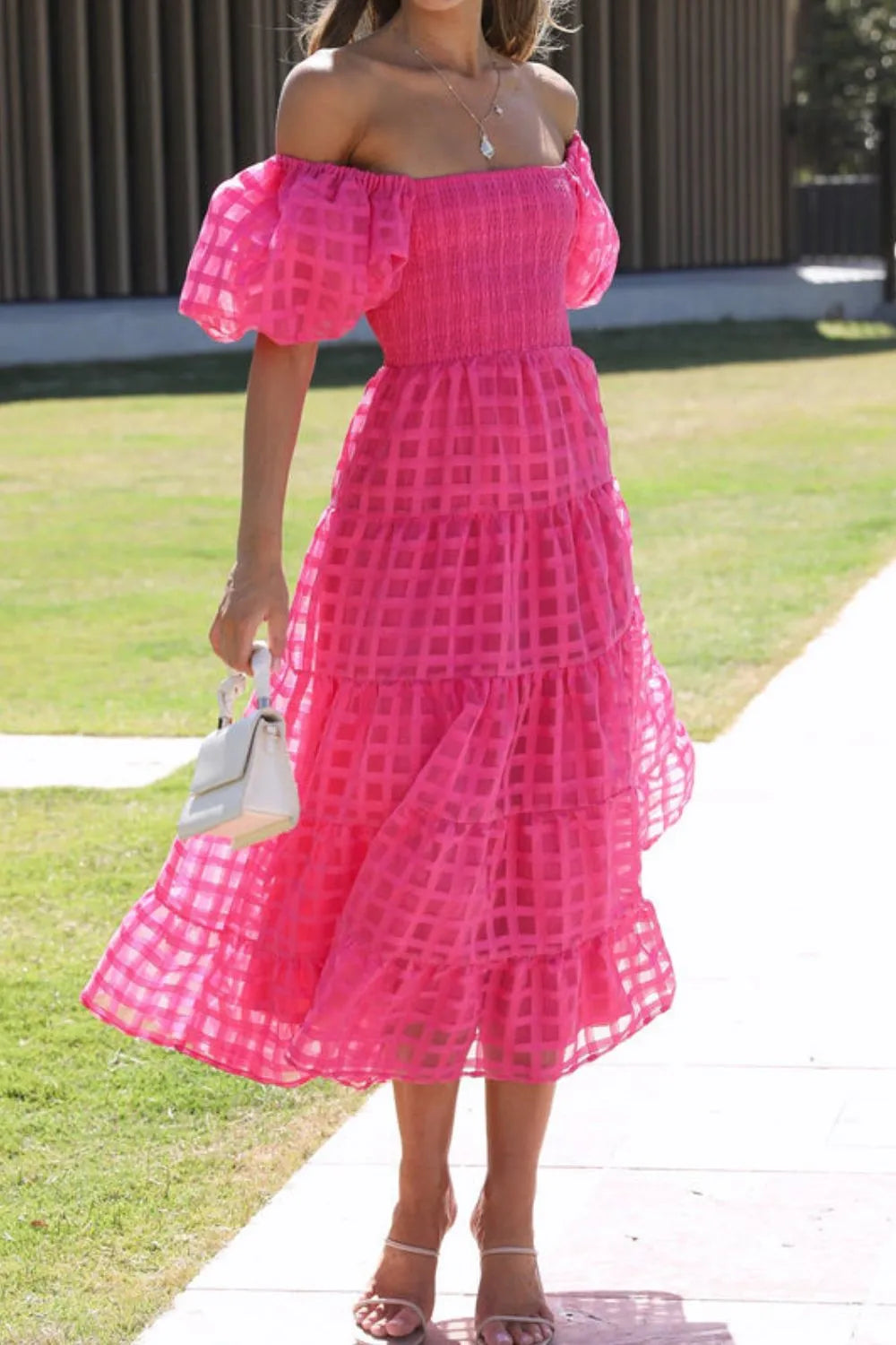 Elsyn | Schulterfreies Midikleid mit Puffärmeln