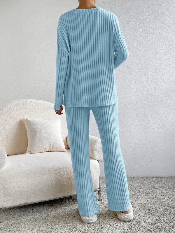 Gemütliches Strickset Mit Hose Und Pullover Für Winterkomfort Für Frauen