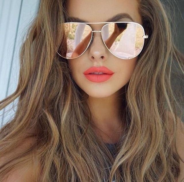 Luxus Sonnenbrille mit Goldrahmen und stylischen Farbverlaufsgläsern für Damen