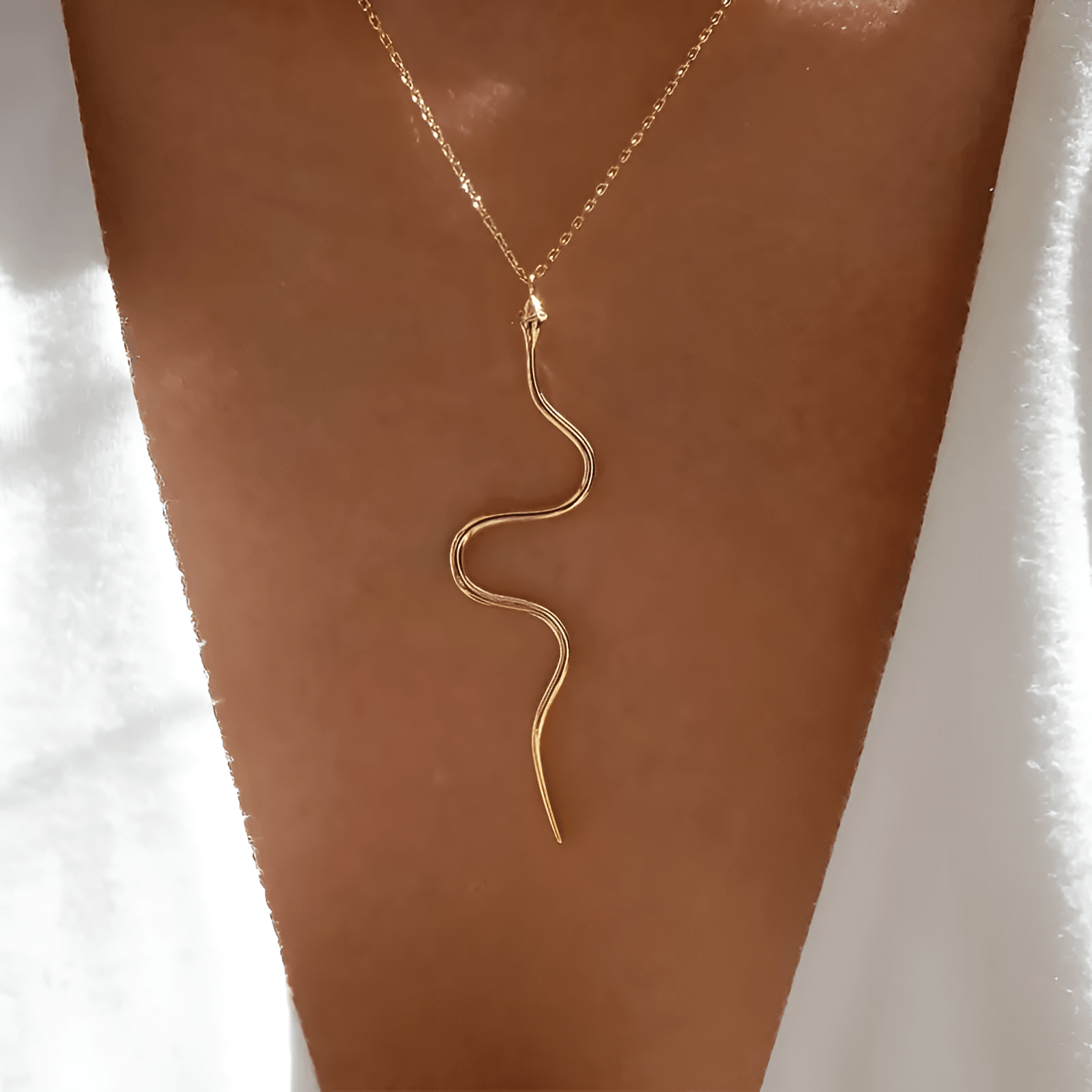 Elegante Schlangen Halskette mit anspruchsvollem Stil für Damen
