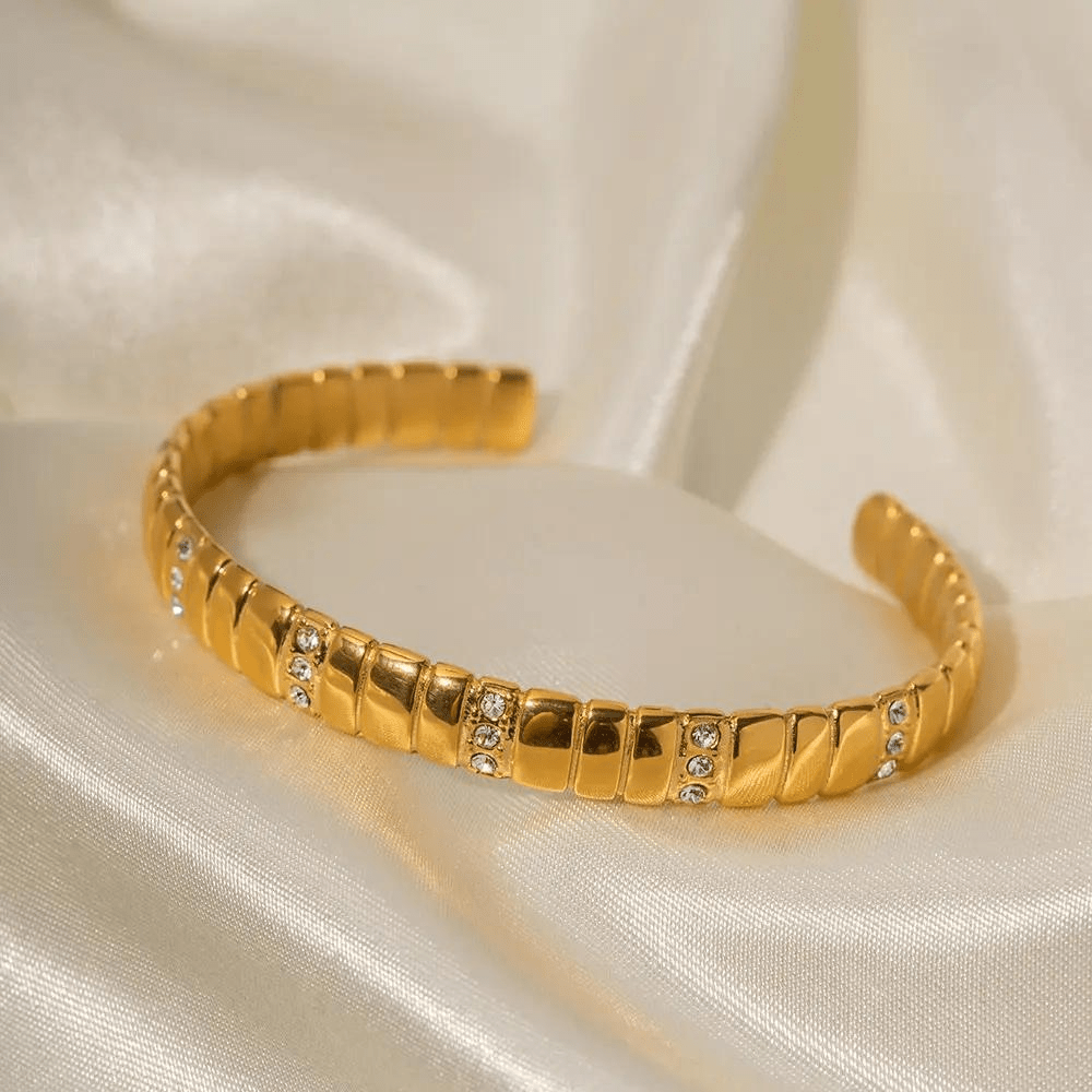 Elegantes Gold und Steinarmband mit edlem Charme für Damen