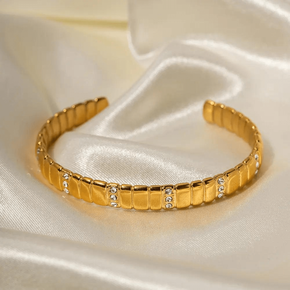 Elegantes Gold und Steinarmband mit edlem Charme für Damen