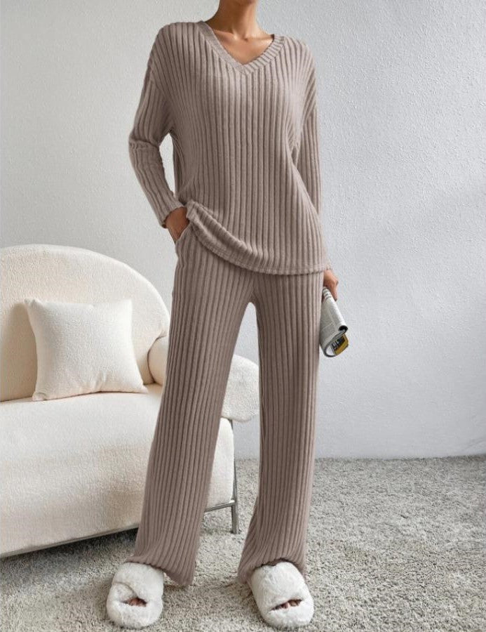 Gemütliches Strickset Mit Hose Und Pullover Für Winterkomfort Für Frauen