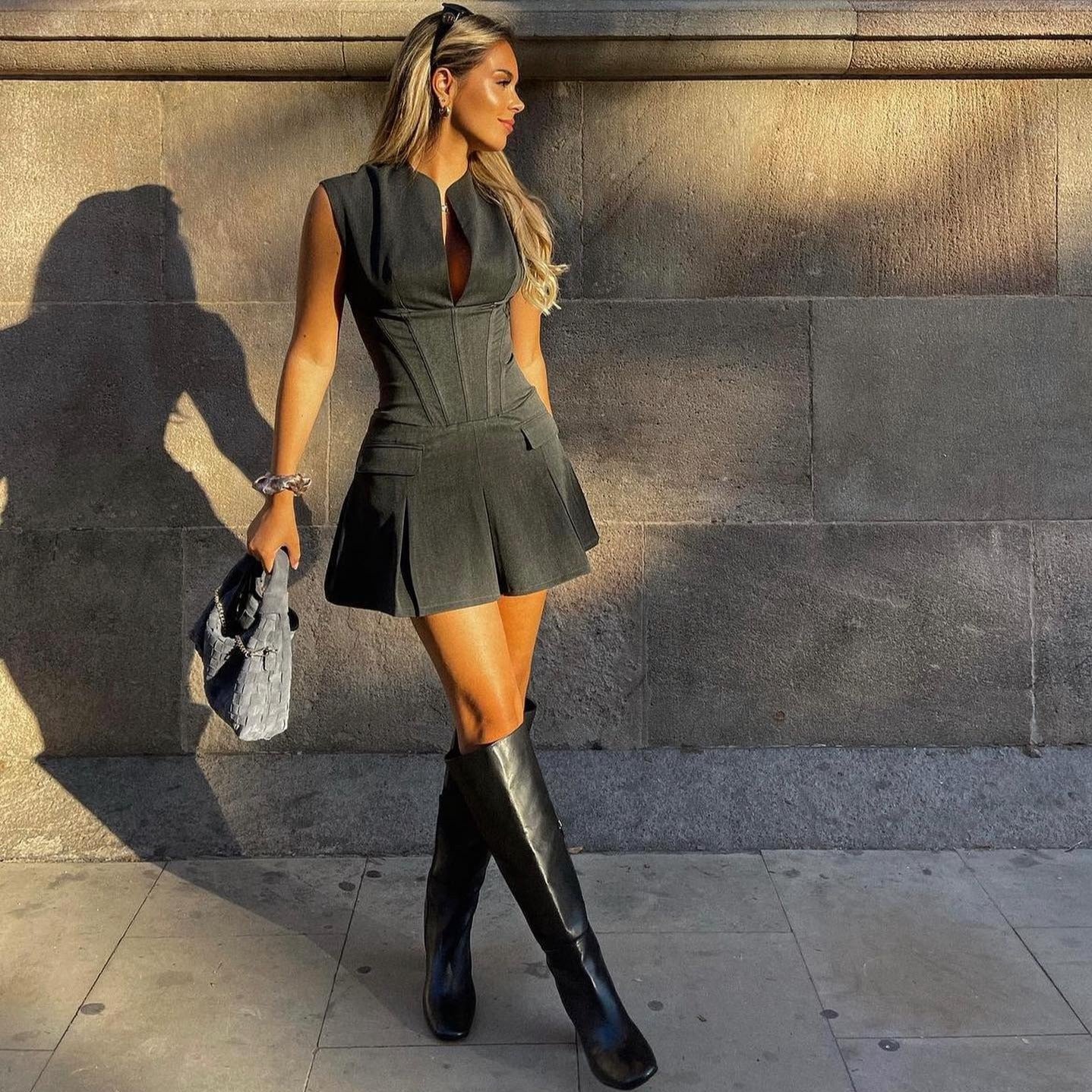 Schickes Minikleid Mit Korsett Und Faltenrock Für Frauen