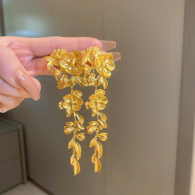 Goldfarbene Strukturierte Tropfen Ohrringe Für Damen