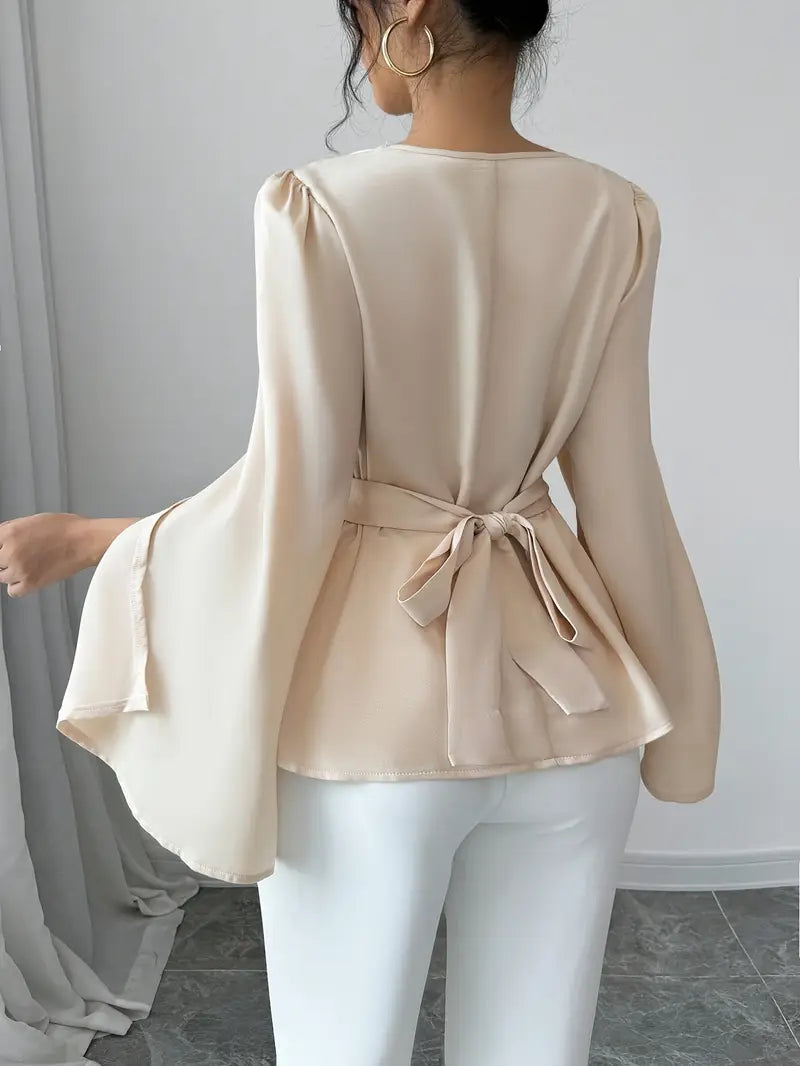 Elegante Satinbluse für einen stilvollen Auftritt bei Frauen