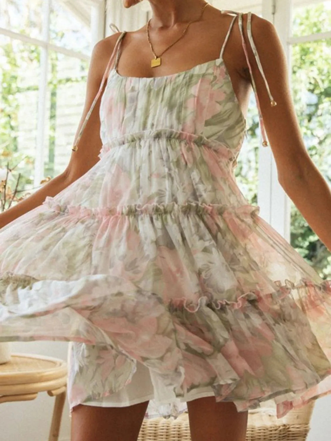 Faeryn | Minikleid mit Volants und Karree-Ausschnitt
