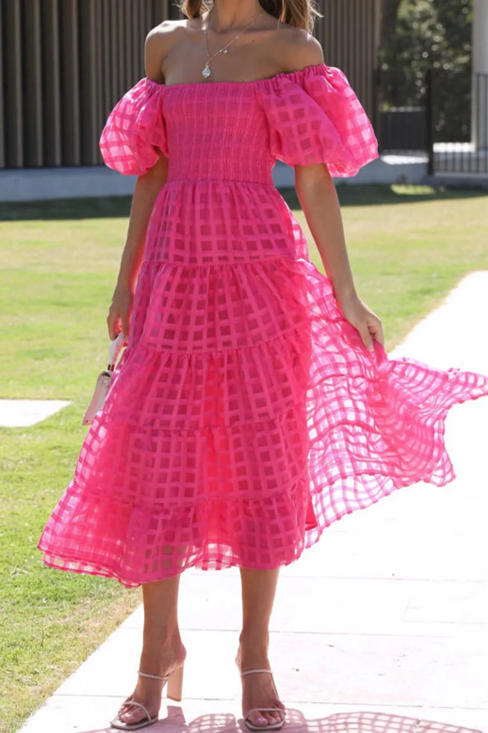 Elsyn | Schulterfreies Midikleid mit Puffärmeln