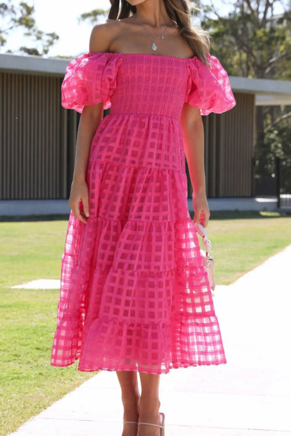 Elsyn | Schulterfreies Midikleid mit Puffärmeln