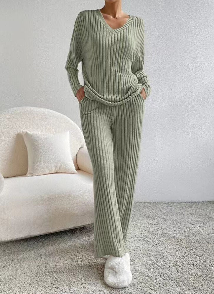 Gemütliches Strickset Mit Hose Und Pullover Für Winterkomfort Für Frauen