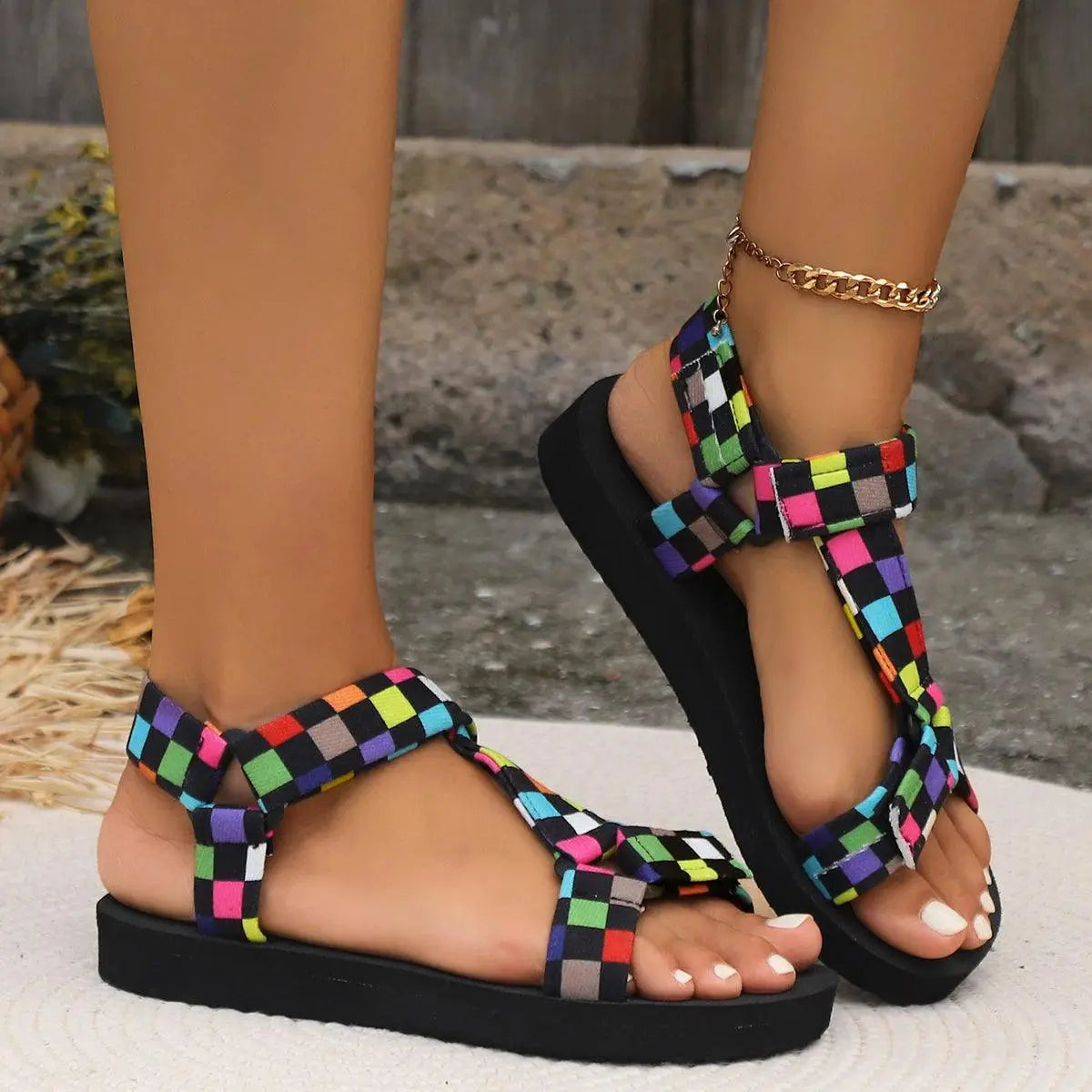Sandalen mit bedruckten Riemen für Frauen
