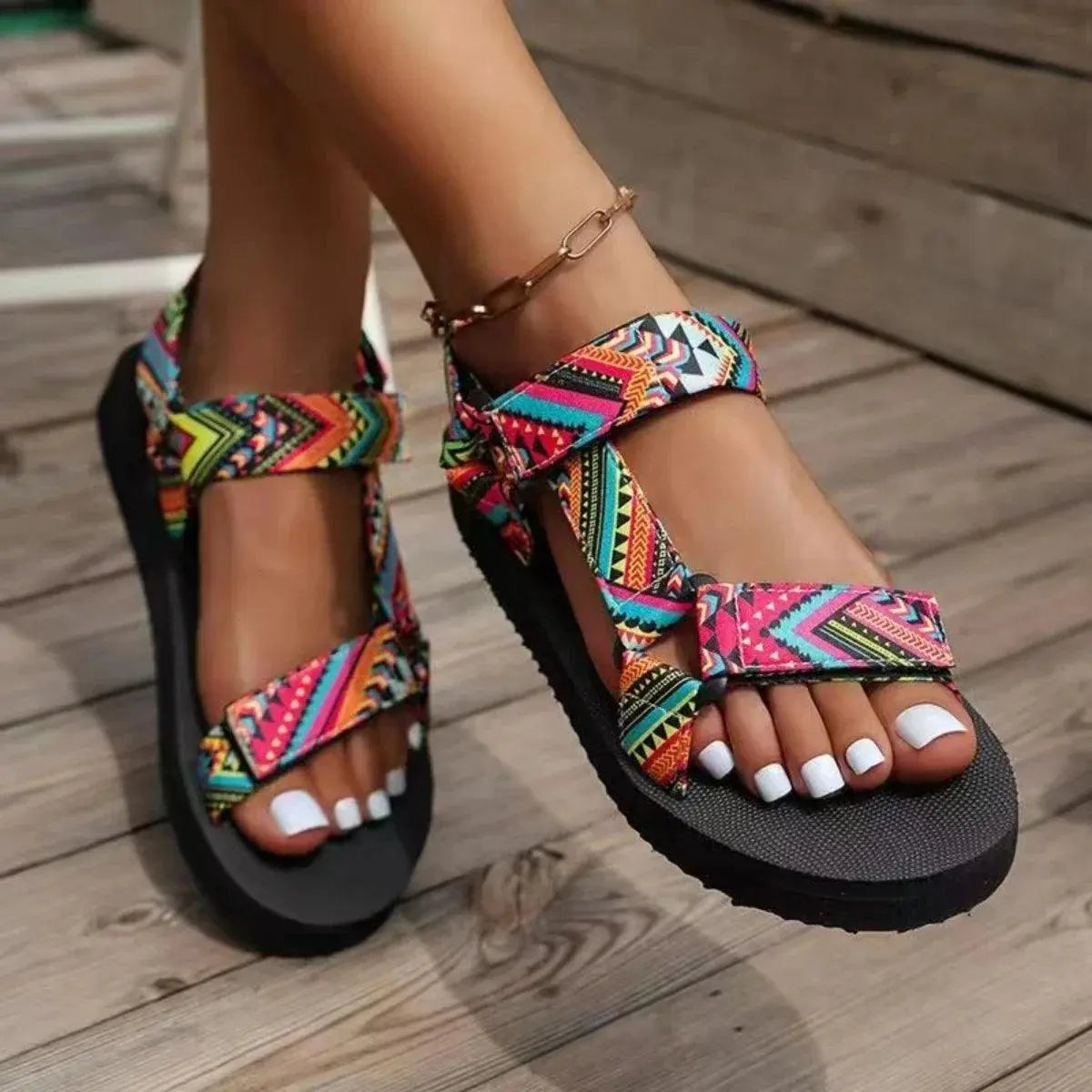 Sandalen mit bedruckten Riemen für Frauen