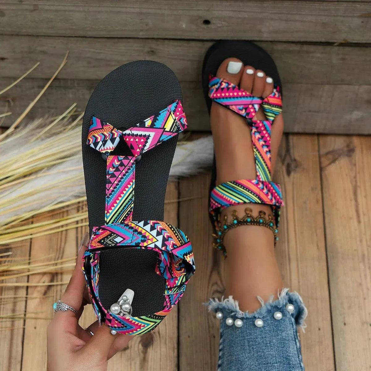Sandalen mit bedruckten Riemen für Frauen