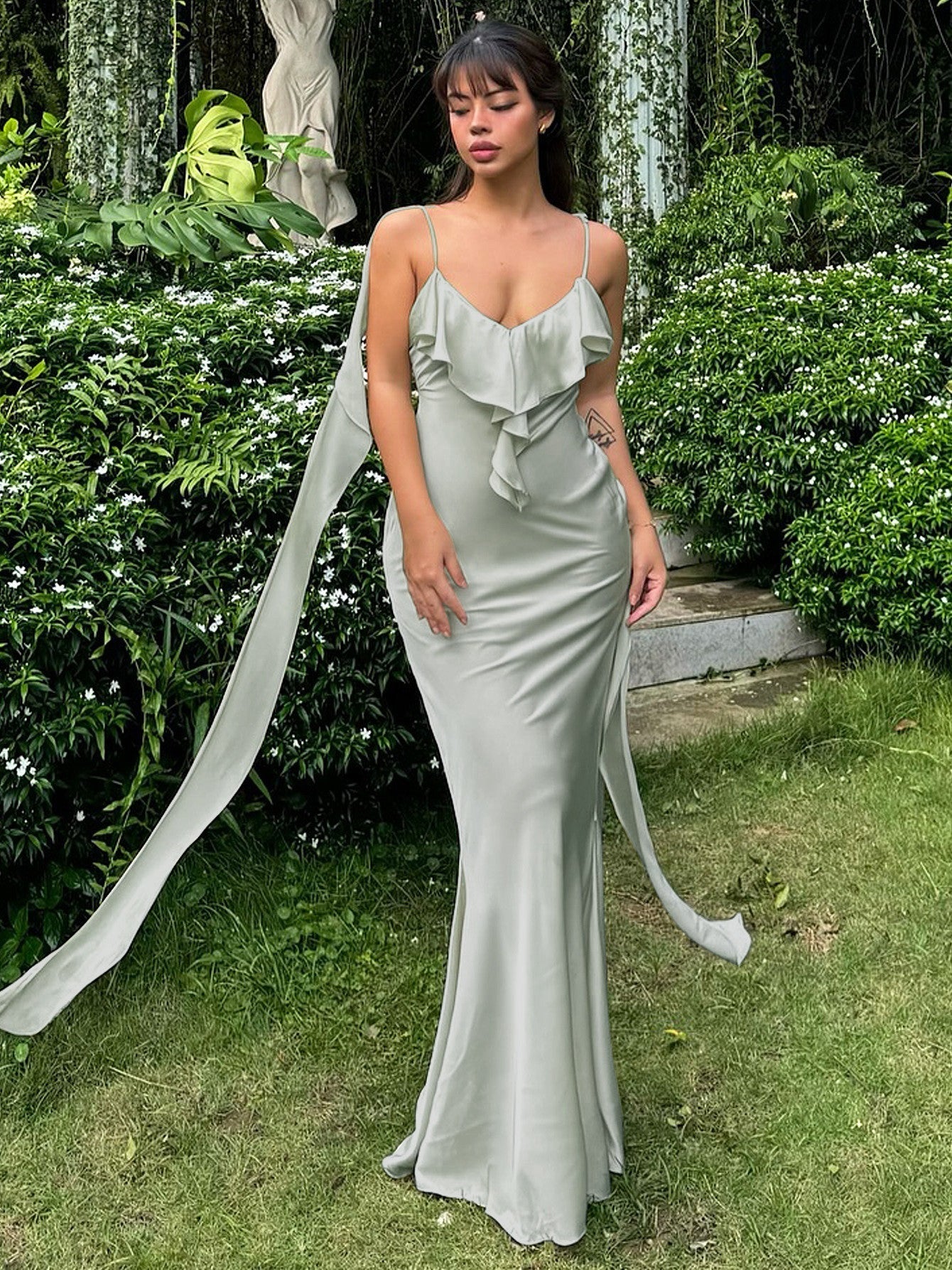 Emelith | Satiniertes Maxikleid mit Volants