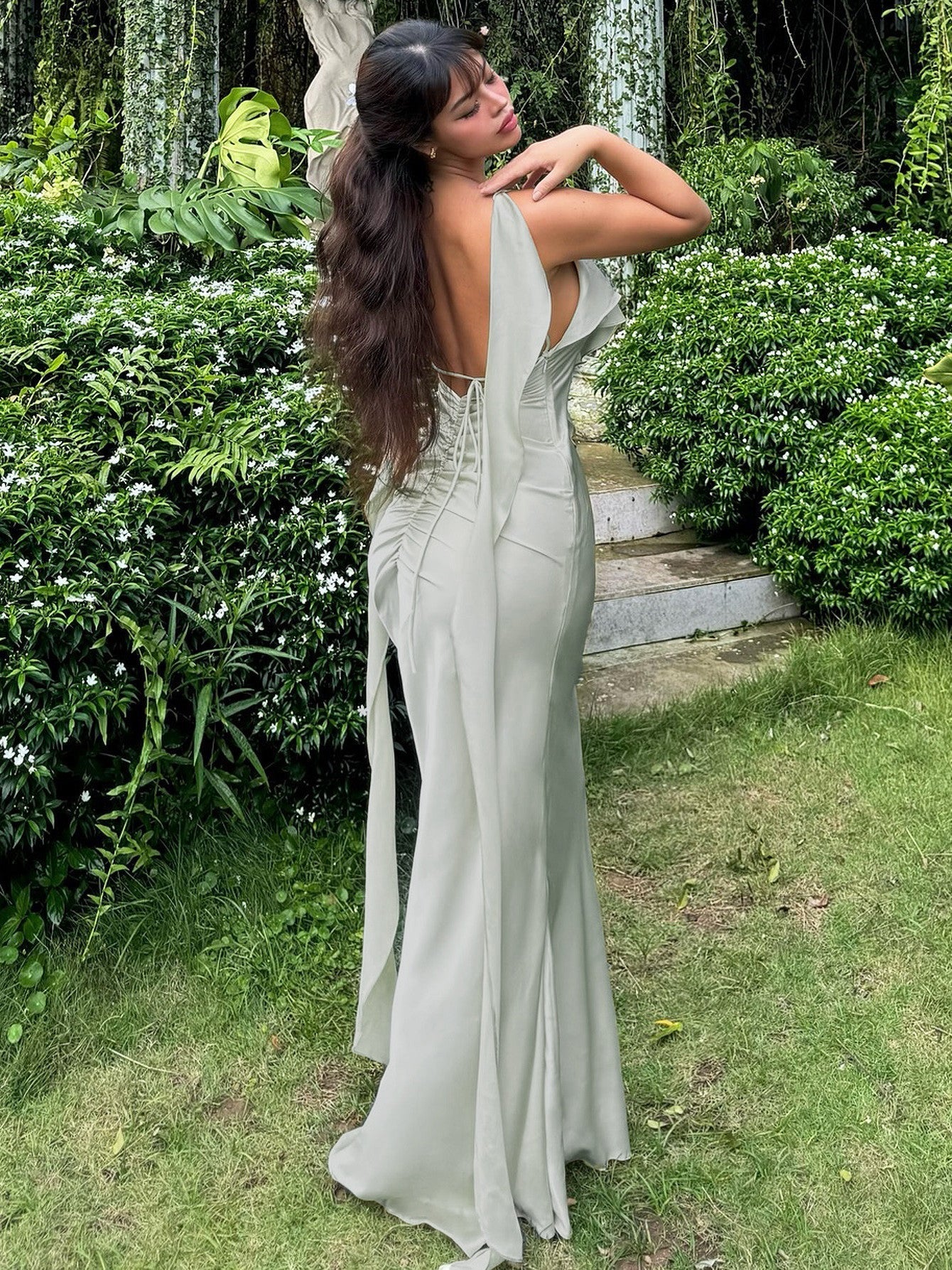 Emelith | Satiniertes Maxikleid mit Volants