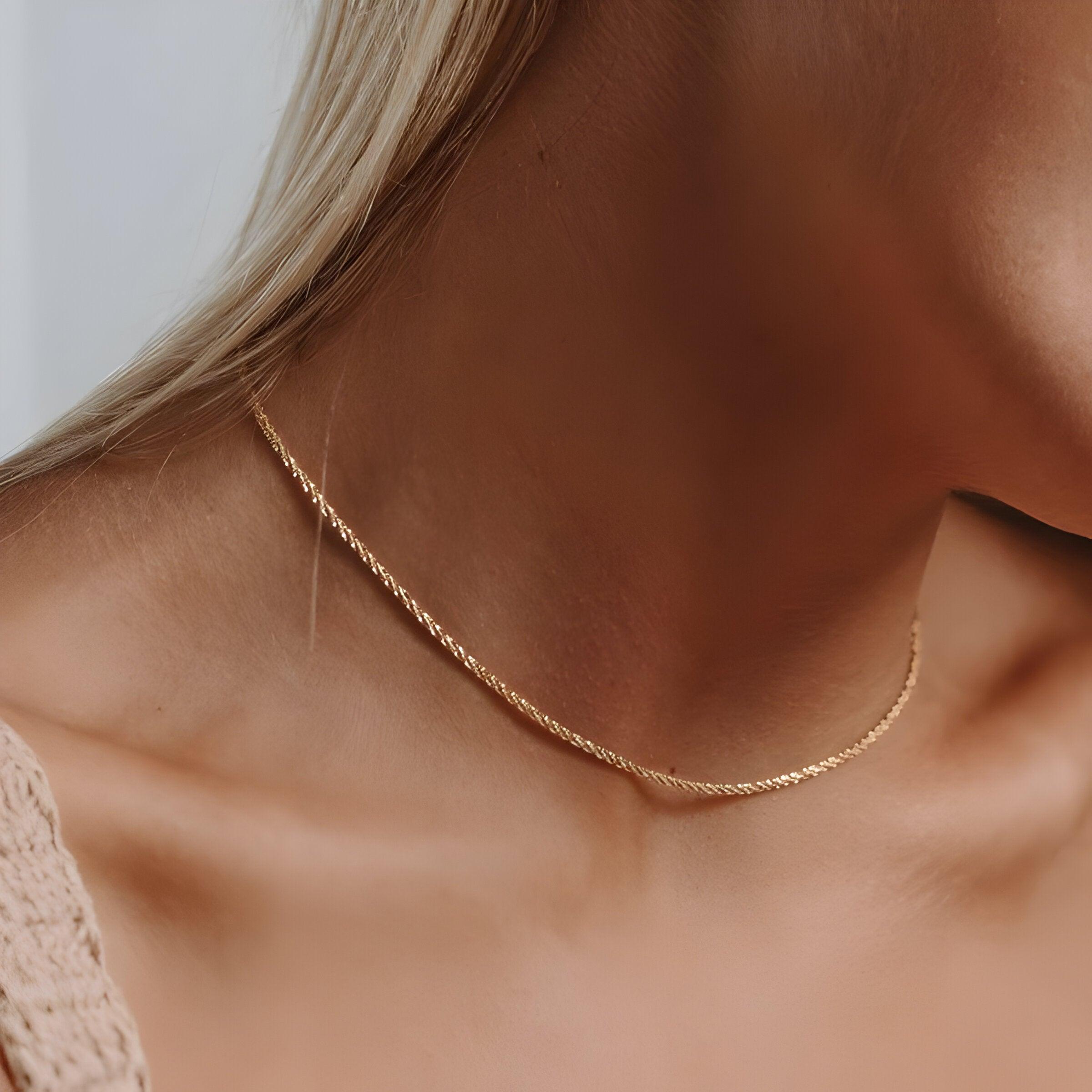 Charmante zarte Kette mit elegantem Touch für Damen