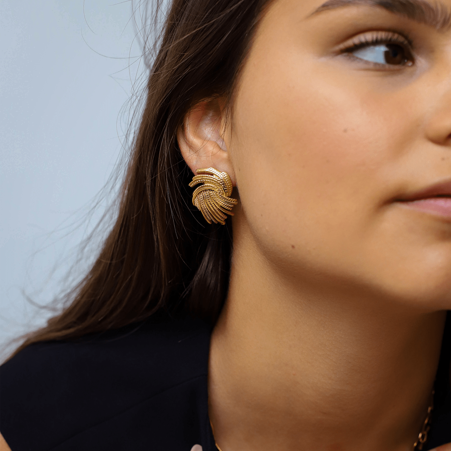 Elegante goldene Blatt Ohrringe mit zeitloser Anmut für Damen