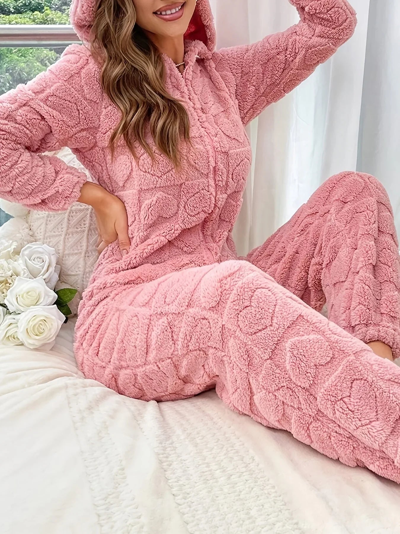 Gemütlicher Rosa Herz-Kapuzenoverall Für Lässigen Winterkomfort Für Frauen