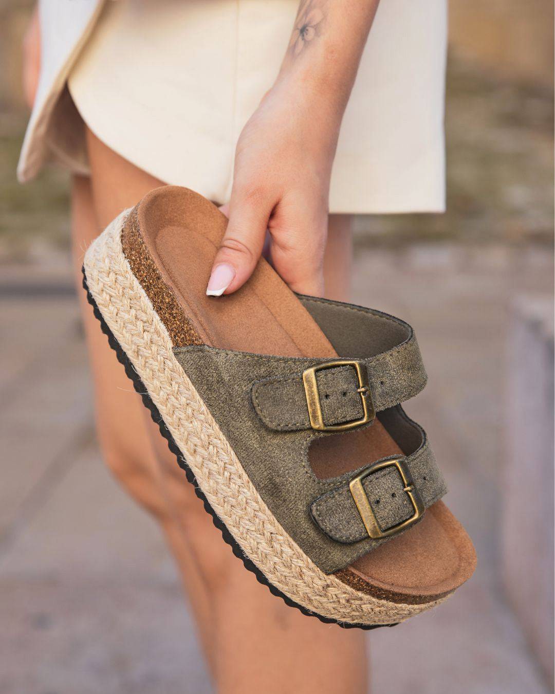 Brithya | Kaki Plateau-Sandalen mit Schnallen