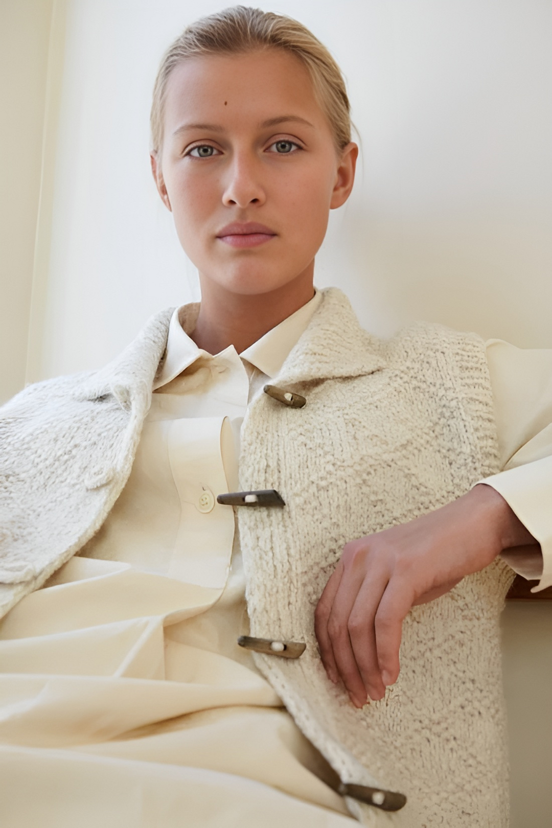 Imelda | Strickjacke aus Wolle mit hohem Kragen